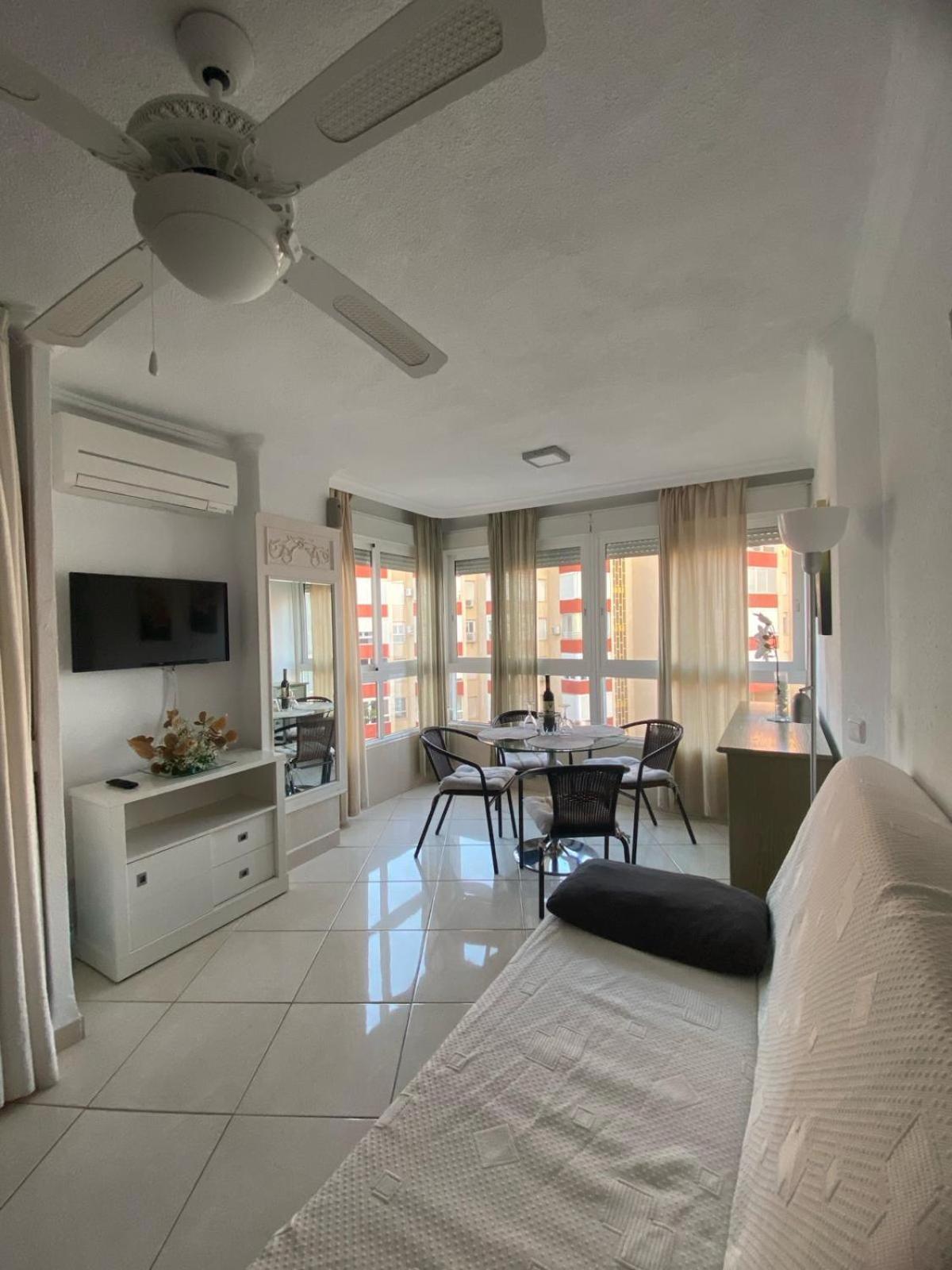 Apartamento Frente Al Mar Torrox Luaran gambar